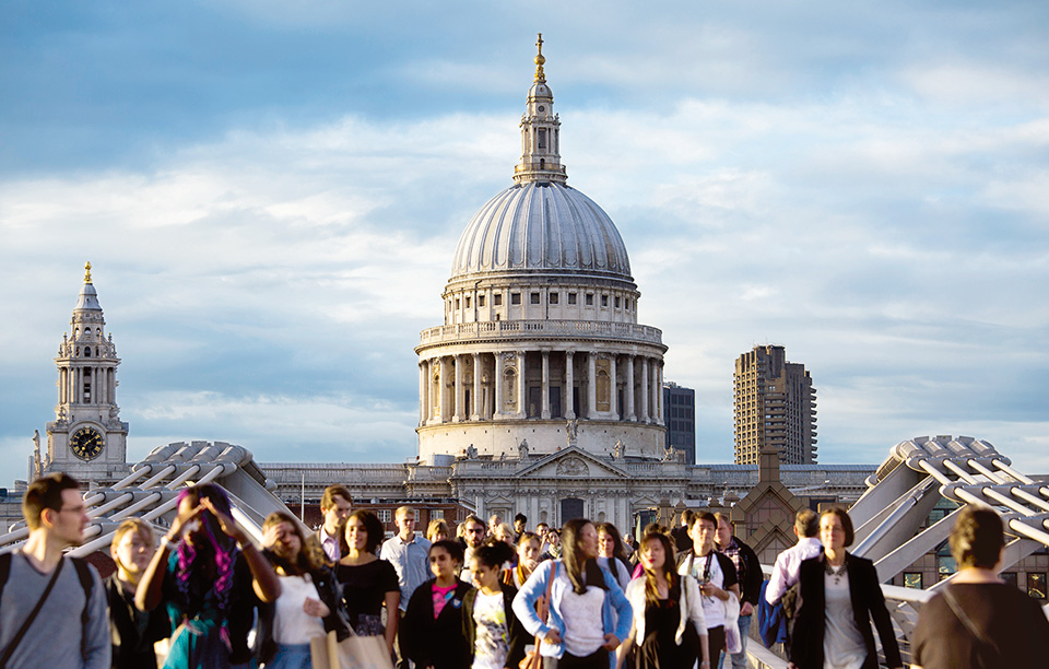 οι-ταξιδιώτες-στηρίζουν-παρίσι-λον-2194275