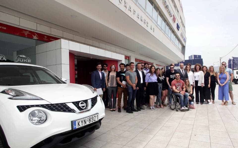 η-nissan-βραβεύει-με-αυτοκίνητα-τους-νικητέ-2194042