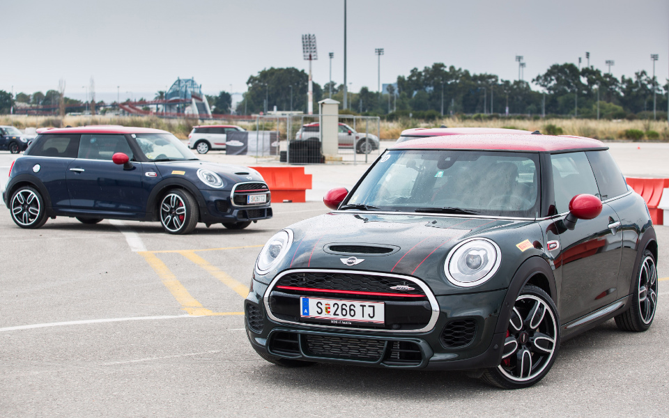 mini-jcwταχύτητα-αντοχή-δύναμη-και-εμφάνισ-2196096