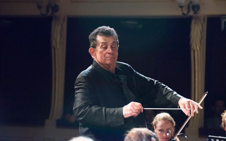 από-το-κάρνεγκι-χολ-στη-σύρο-2196781