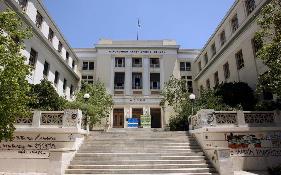 επίθεση-σε-περιπολικό-που-μετέφερε-κρ-2196438