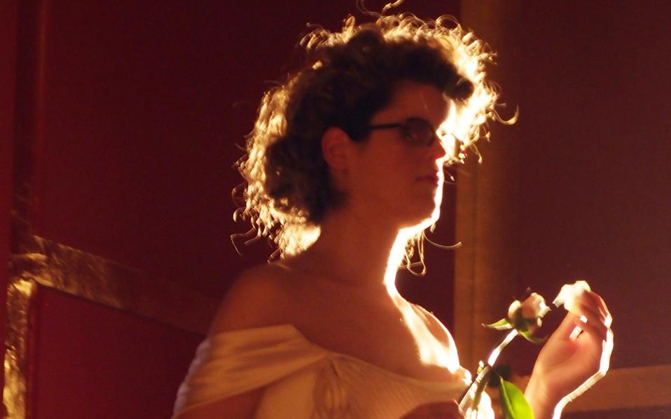 πέρα-από-το-πλαίσιο-μιας-βραδιάς-τραγο-2197827