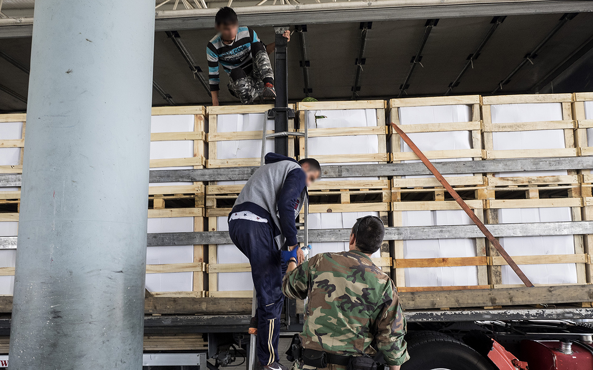 κρυμμένοι-στα-φορτηγά-για-ιταλία-2194479