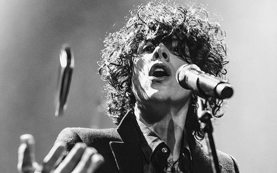 η-νεοϋορκέζα-με-σήμα-κατατεθέν-το-σφύ-2199661