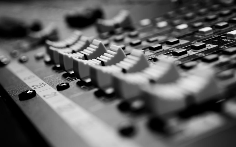 νομοσχέδιο-για-αεπι-μια-τρύπα-στο-νερό-2199658