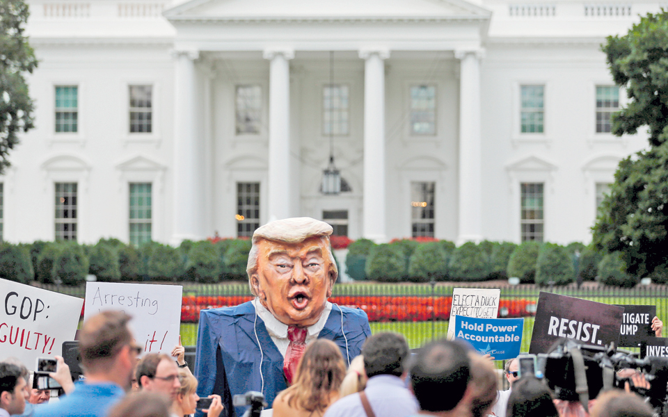 η-ρωσική-υπόθεση-παραλύει-τον-λευκό-οί-2199801