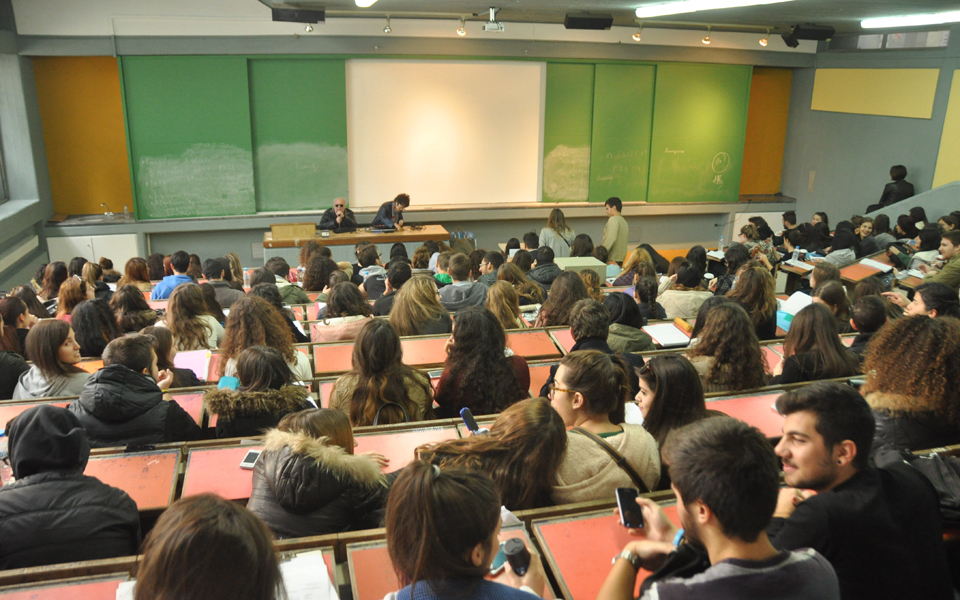 επιστροφή-διά-νόμου-στο-1982-για-τα-αει-2202577