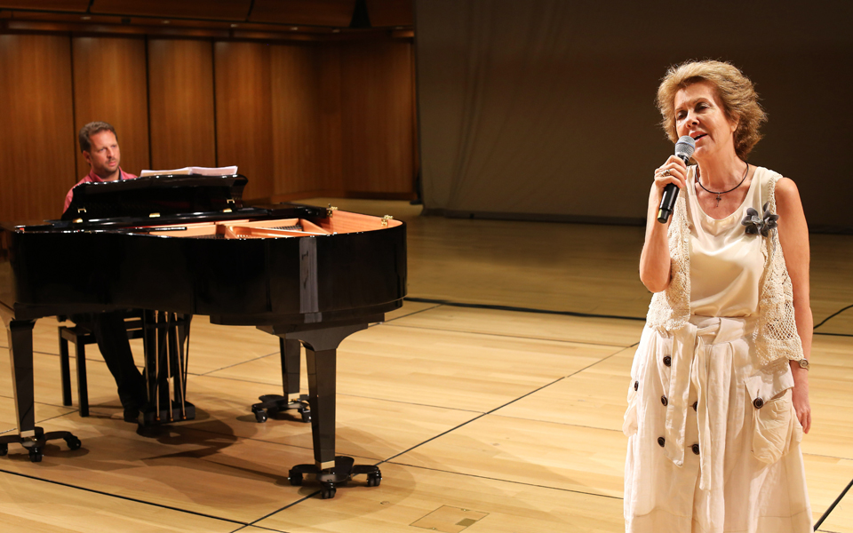 η-γιοβάννα-για-μια-βραδιά-στην-αθήνα-το-2200296