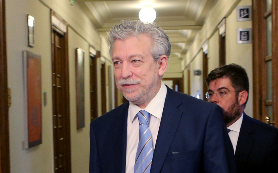 νέες-βολές-από-κοντονή-κατά-του-συμβου-2202245