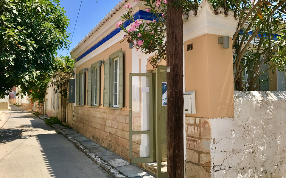 η-καλλιτεχνική-αύρα-της-αίγινας-τα-τοπ-2200794