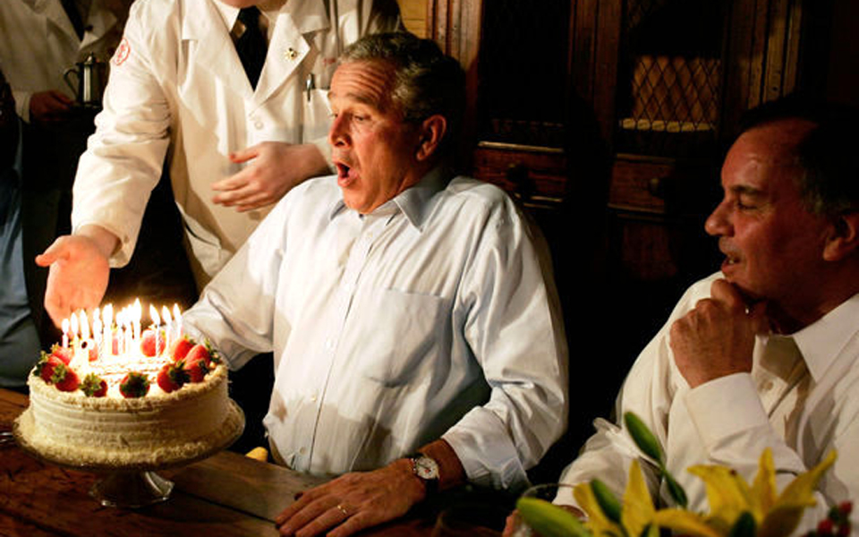 το-σβήσιμο-των-κεριών-της-τούρτας-αυξά-2202768