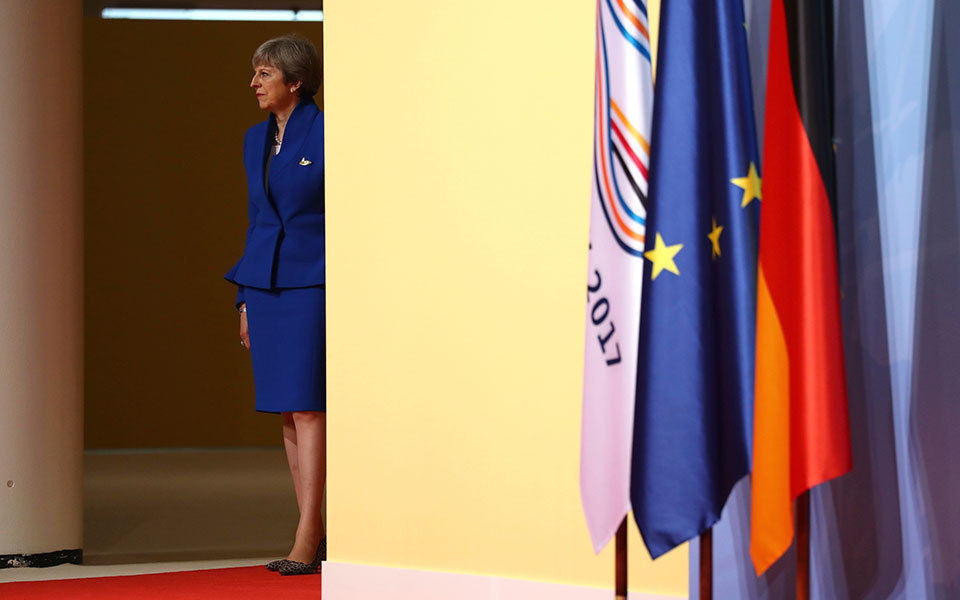 μέι-θα-παροτρύνουμε-τον-τραμπ-για-επαν-2198916