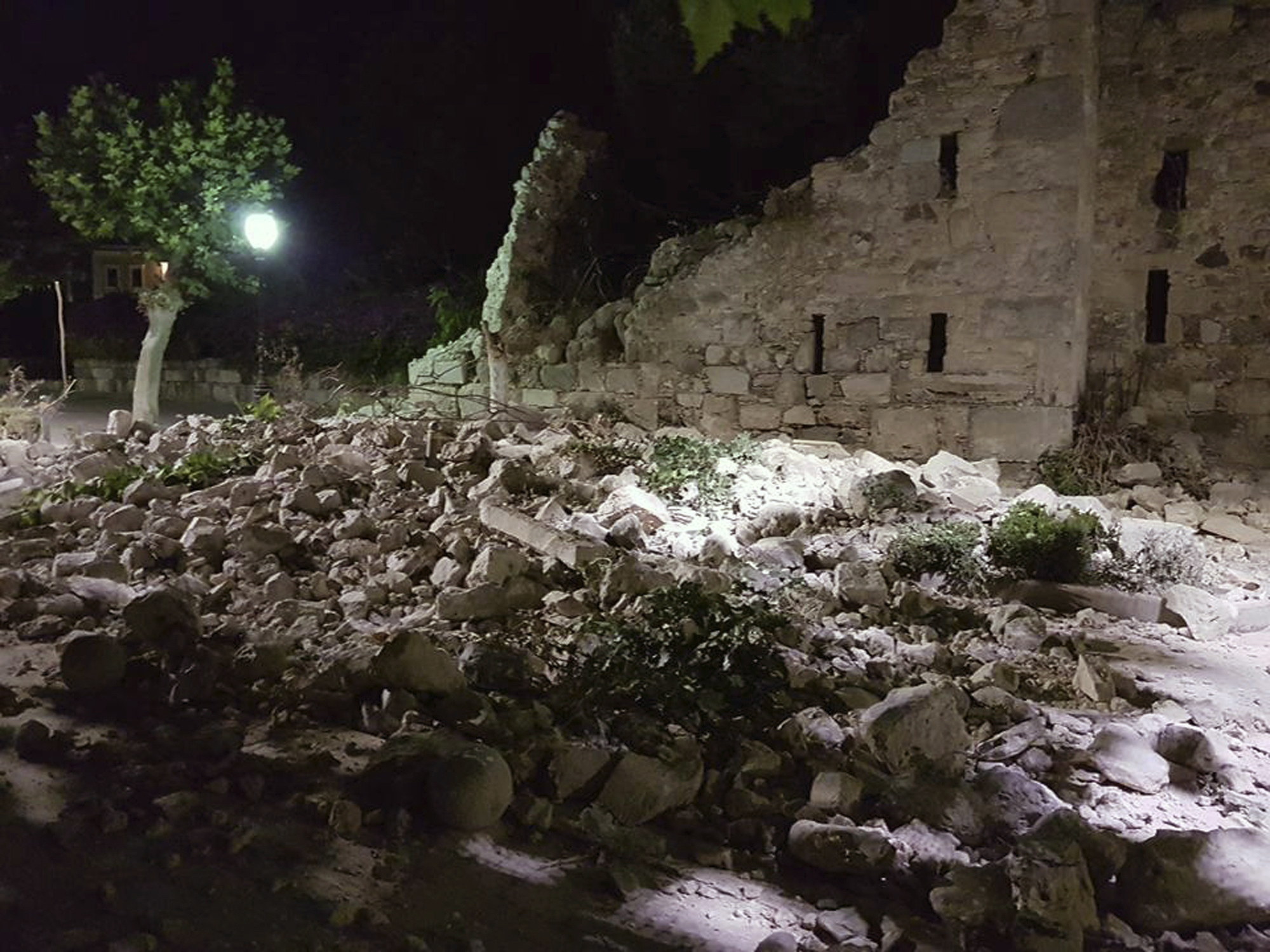 115-τραυματίες-οι-7-μεταφέρθηκαν-σε-αθήν-2201103