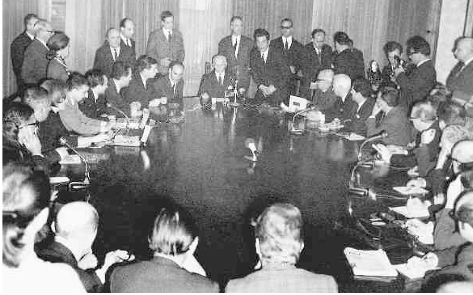 η-δικτατορία-και-η-διεθνής-κοινότητα-2200310