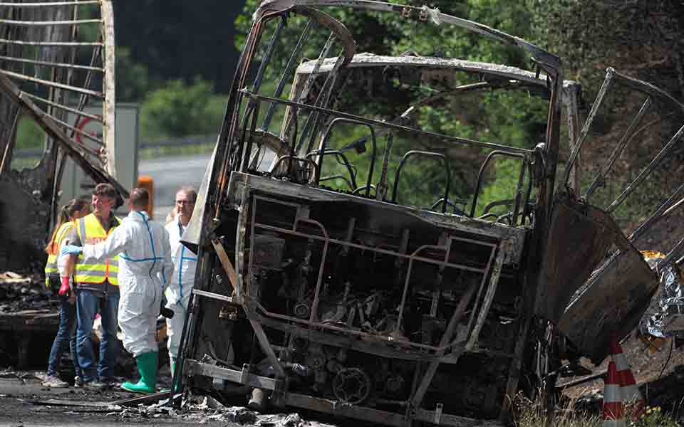 γερμανία-λεωφορείο-τυλίχτηκε-στις-φλ-2198199