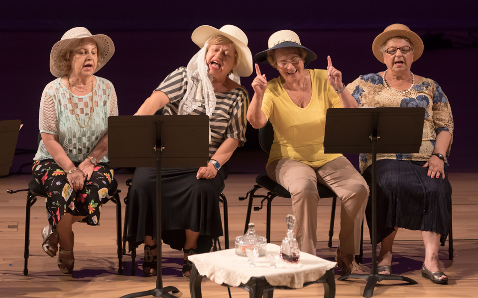 ρετρό-κυριακή-με-τραγούδια-και-λικέρ-μ-2201110