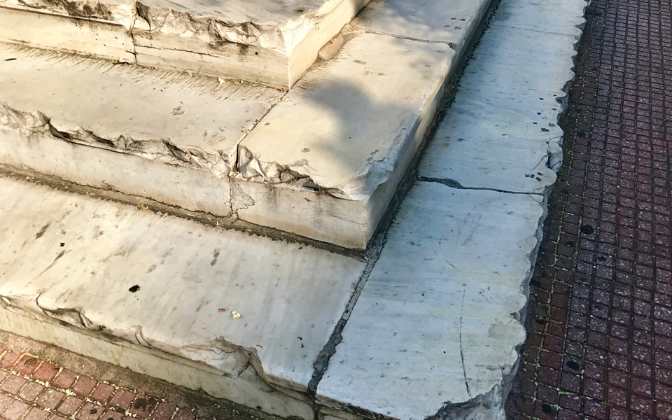 τα-μνημεία-του-βανδαλισμού-στην-πόλη-2200907