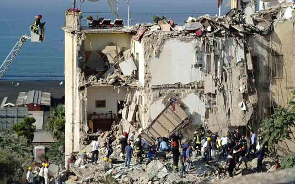 οκτώ-νεκροί-από-κατάρρευση-κτιρίου-κο-2199215