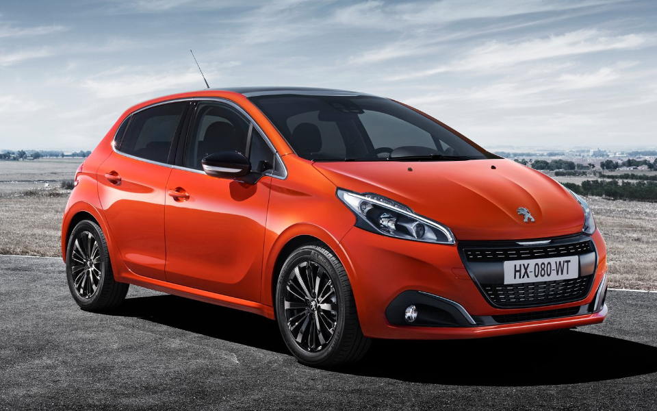 το-νέο-peugeot-208-είναι-συνδεδεμένο-με-όλους-038-2199256