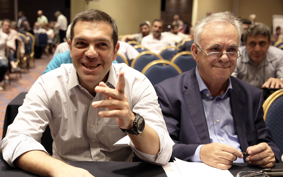 το-μαξίμου-με-το-βλέμμα-στη-βουλή-2202813