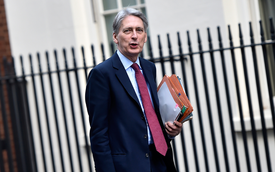 φίλιπ-χάμοντ-η-βρετανία-δεν-θα-γίνει-φ-2202848