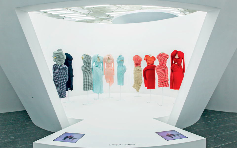 σαν-ομορφιά-παραμορφωμένη-2203309