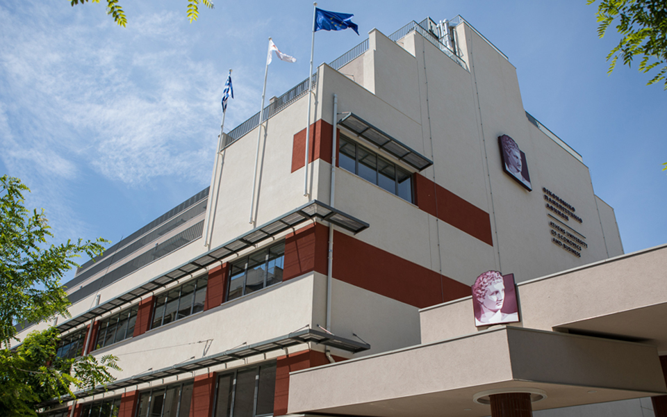 το-κολούμπια-το-οπα-και-η-νέα-τάση-των-campus-2203483