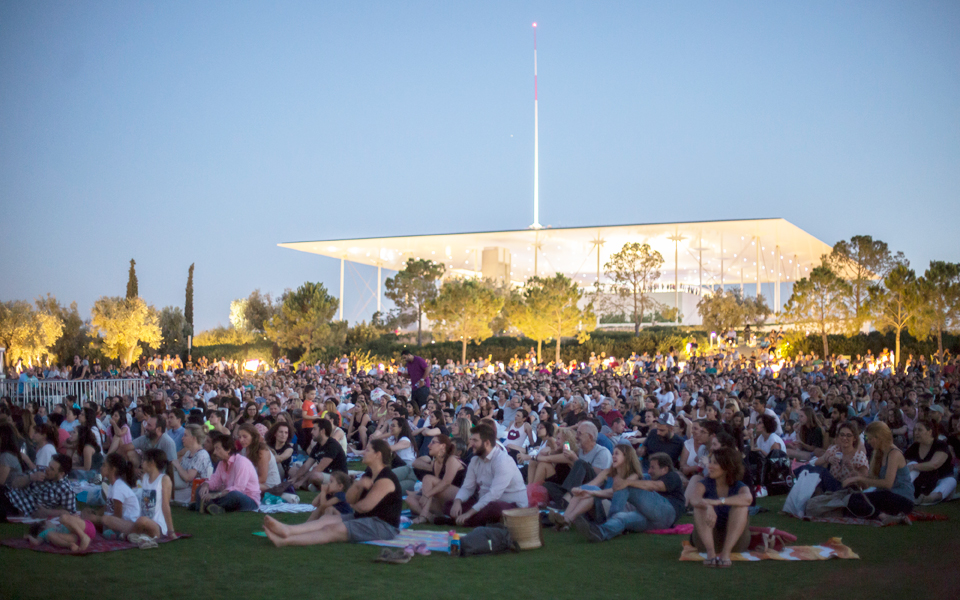 με-τη-ζαν-μορό-στη-φωτεινή-οθόνη-του-κέν-2204292