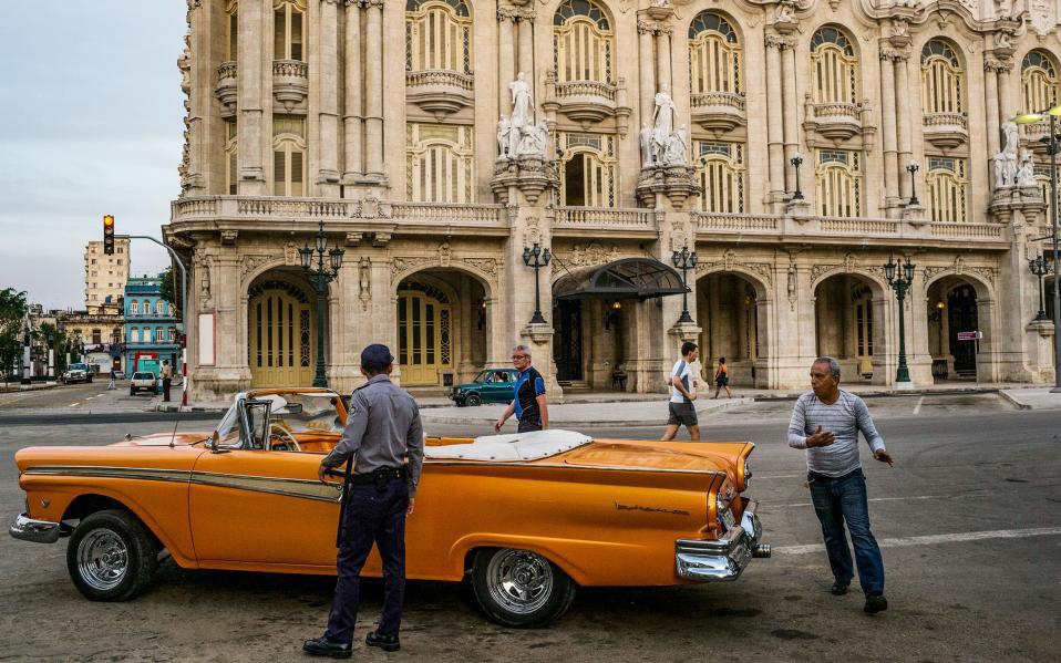 μυστήριο-στην-πρεσβεία-των-ηπα-στην-αβ-2204439