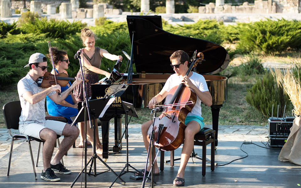 κάθαρση-με-κλασική-μουσική-στον-μόλ-2205107