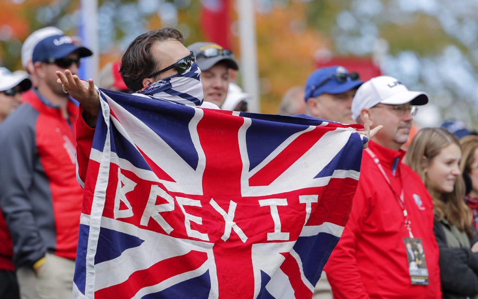 το-brexit-διώχνει-τους-ξένους-από-τη-μεγάλη-β-2206114