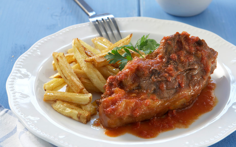 κατσικάκι-κοκκινιστό-με-κρασί-και-καν-2204341