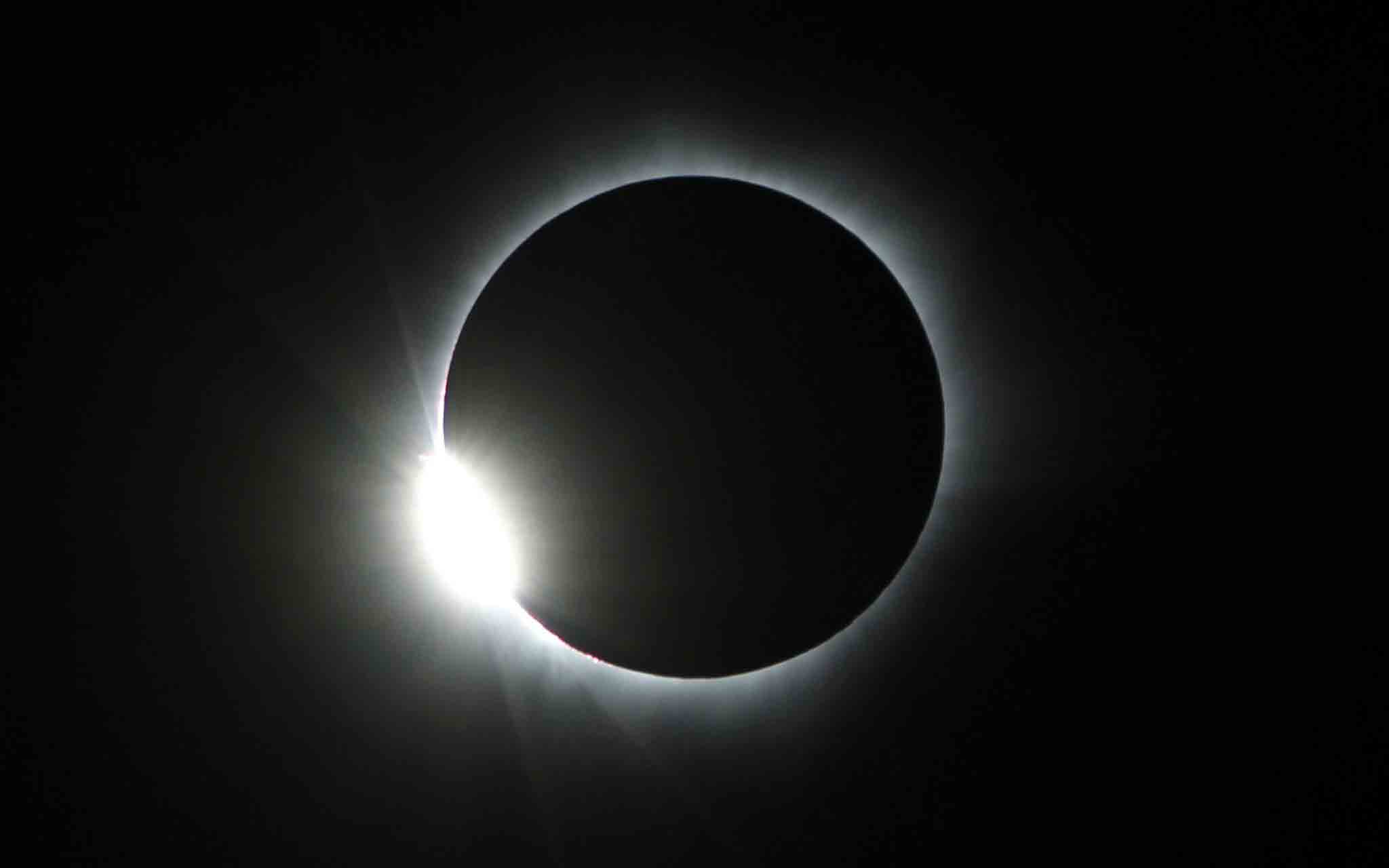 στον-πυρετό-της-πρώτης-ολικής-έκλειψη-2205593