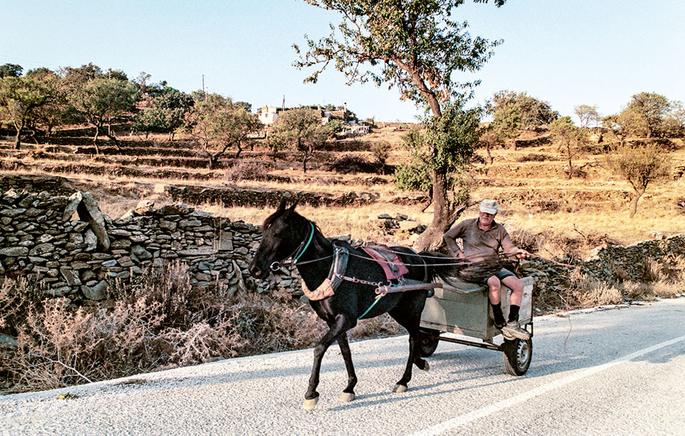 η-κέα-σε-απίθανη-ισορροπία-2203567