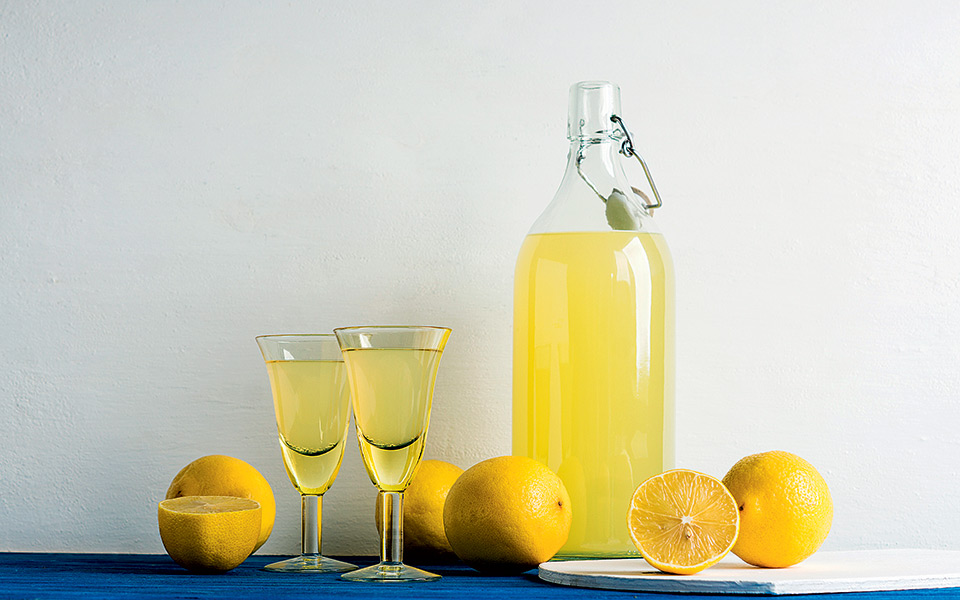 να-κεράσουμε-ένα-λικεράκι-2204345