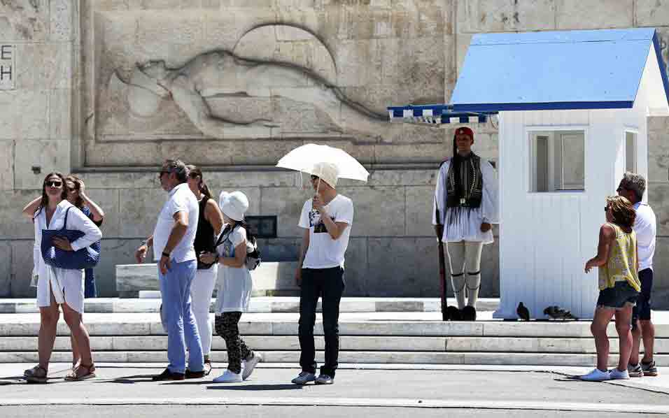 χάρτες-και-χαμόγελα-μοιράζουν-οι-αθην-2204518