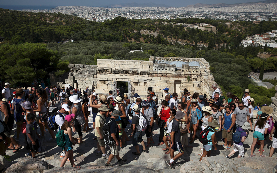 ρεκόρ-ξένων-επισκεπτών-και-έσοδα-πάνω-2204703