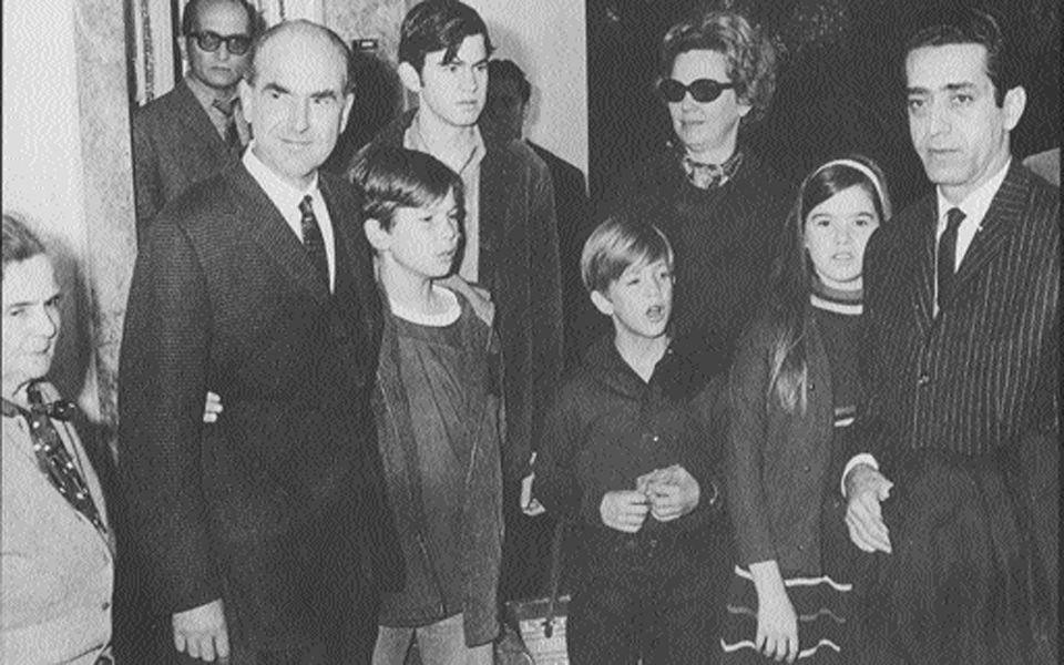 η-φυλάκιση-του-ανδρέα-παπανδρέου-2204657