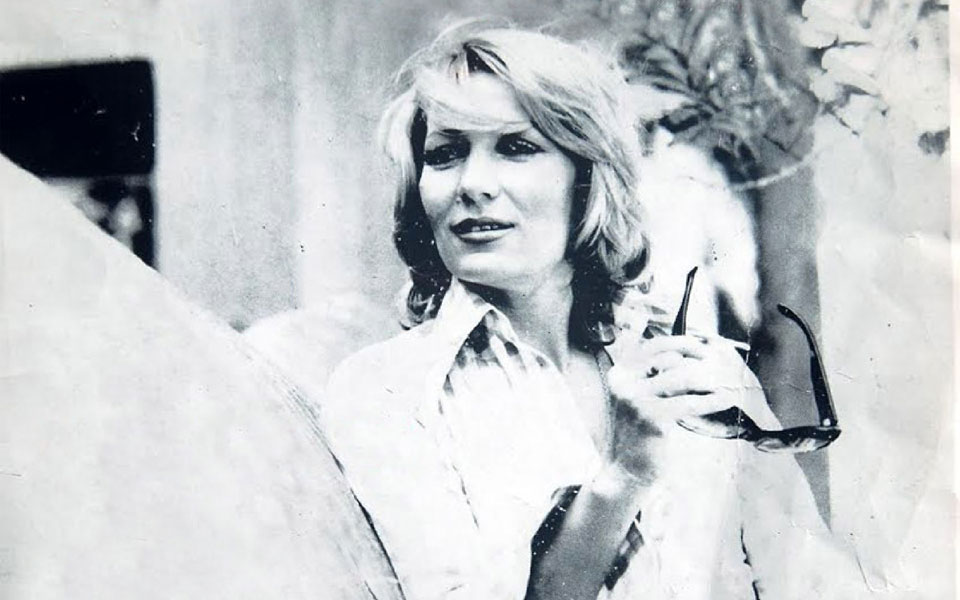 η-μπέμπα-μπλου-ήταν-πολύ-τρελή-πολύ-πα-2208344