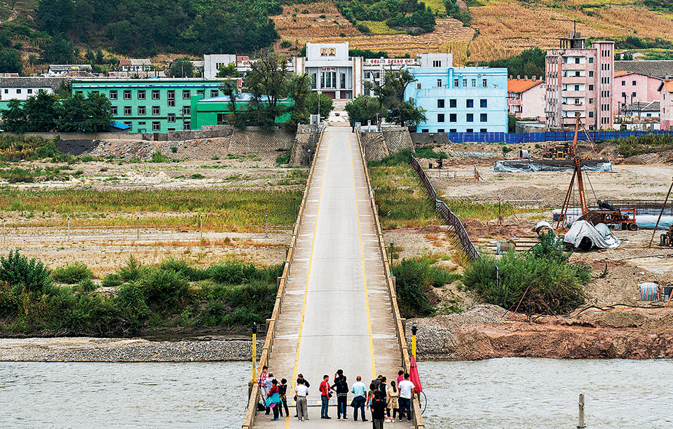 τόσο-κοντά-τόσο-μακριά-2210263