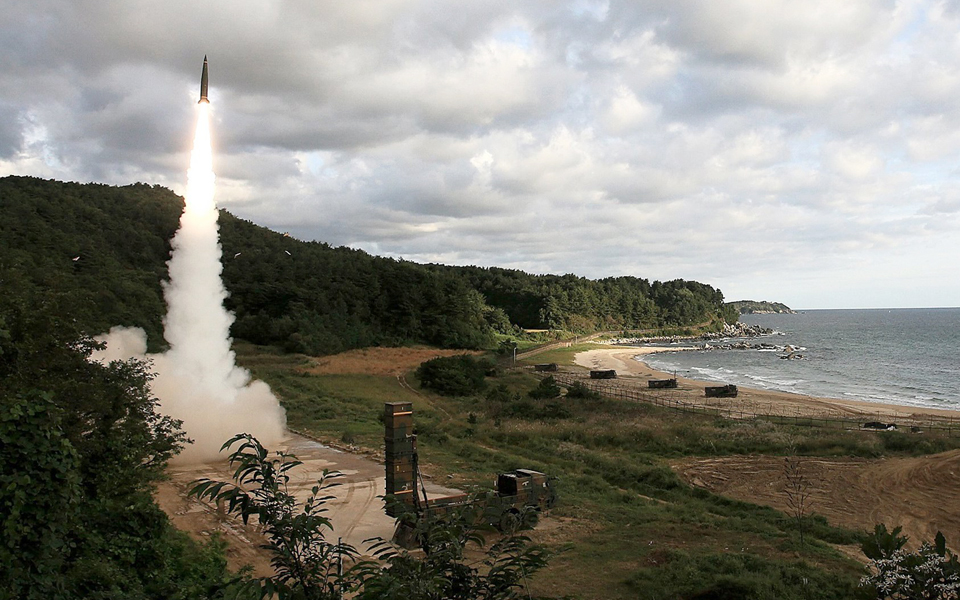 η-νότια-κορέα-απαντά-στη-βόρεια-κορέα-μ-2209241