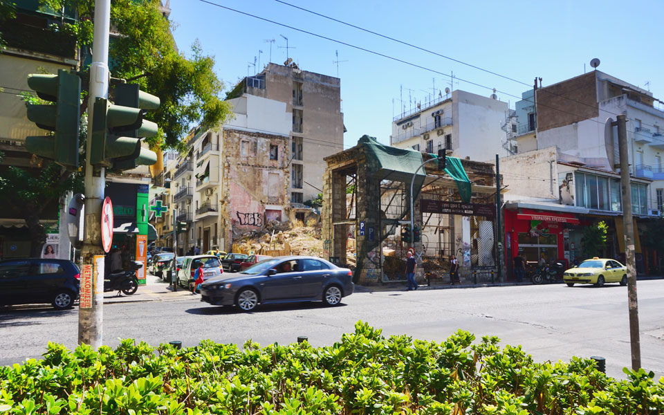 το-θλιβερό-λείψανο-στη-γωνία-πατησίων-2210386