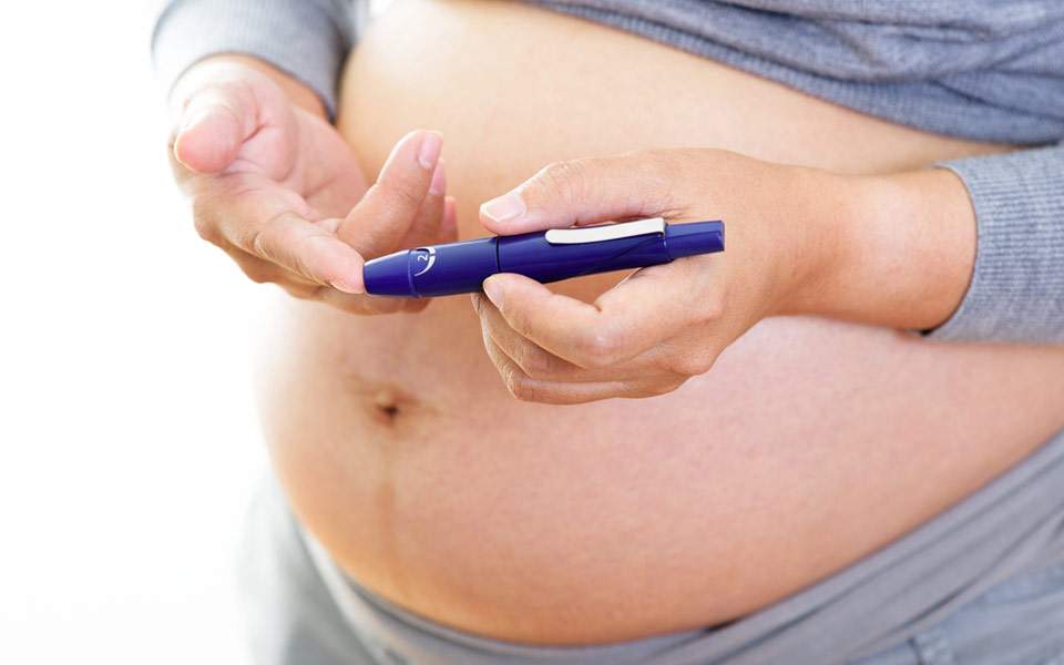 γραμμή-στο-πλευρό-κάθε-εγκύου-και-λεχώ-2210663