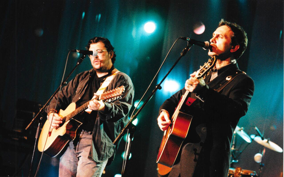 νταλάρας-μαχαιρίτσας-τραγουδούν-γι-2210608