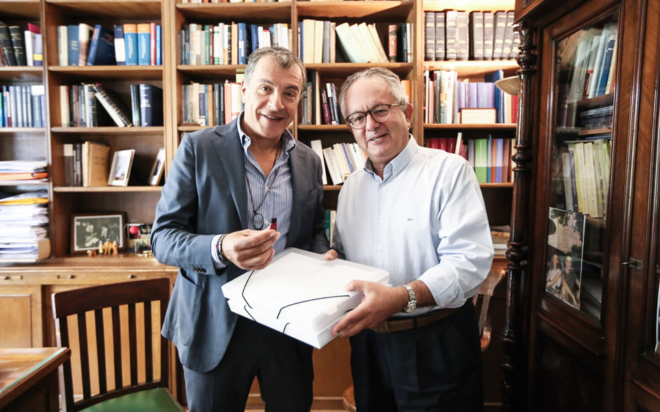 περιμένοντας-την-επιτροπή-αλιβιζάτο-2210563