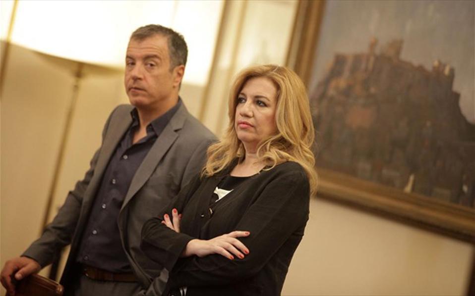 ανταλλάσσουν-πυρά-φώφη-γεννηματά-και-2211197