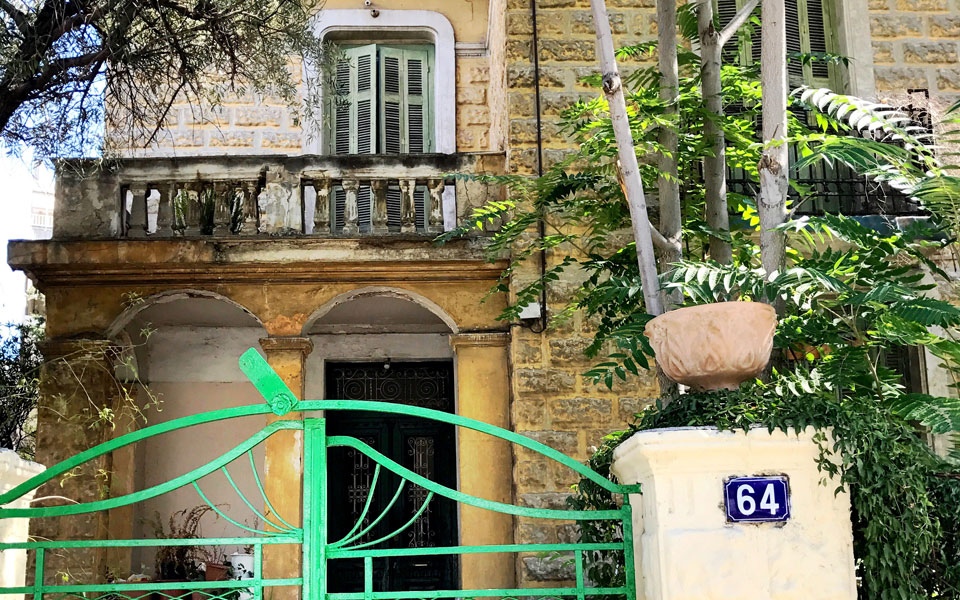 θραύσματα-ομορφιάς-πίσω-από-τις-φυλλω-2210162