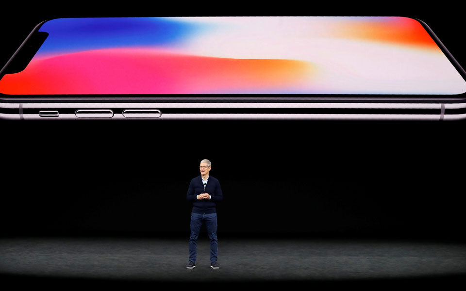 η-apple-παρουσίασε-το-νέο-iphone-x-2208940