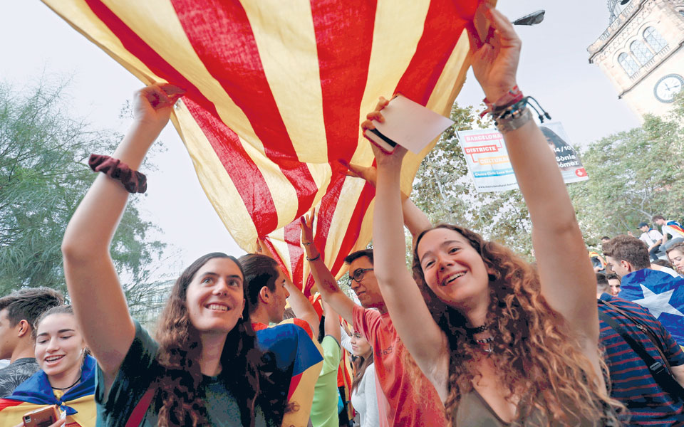 ούτε-βήμα-πίσω-από-μαδρίτη-και-βαρκελώ-2211372