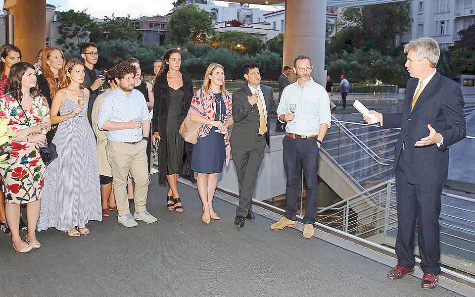 ελληνοαμερικανικά-χαμόγελα-και-αρχα-2211448